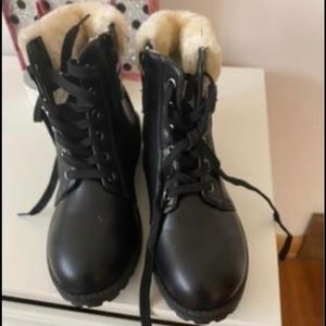 Women boots size 8